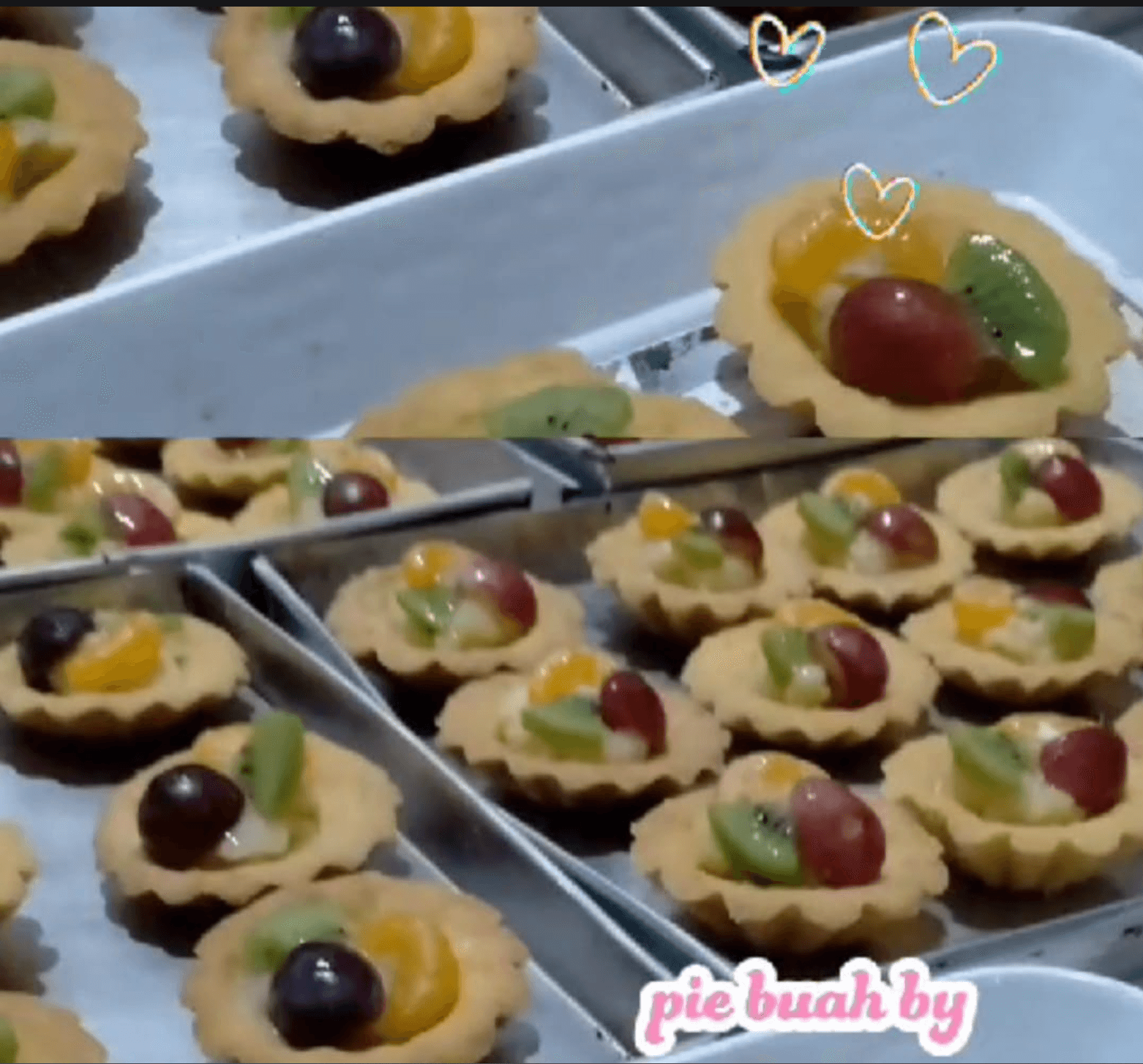 Mini pie buah dengan topping kiwi, anggur, dan jeruk mandarin di atas kulit pie renyah