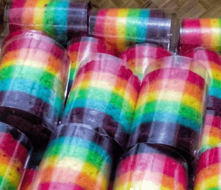 Mini rainbow cake berlapis warna-warni